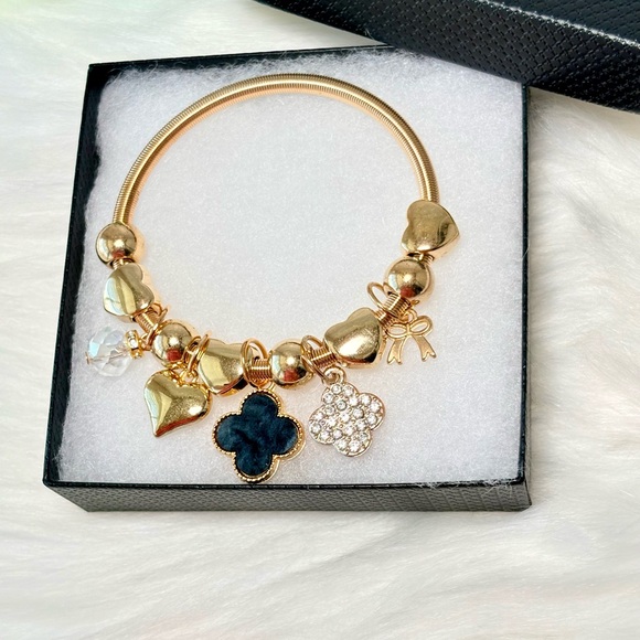 Gold Clover Charm Bracelet with Hearts - Picture 5 of 12